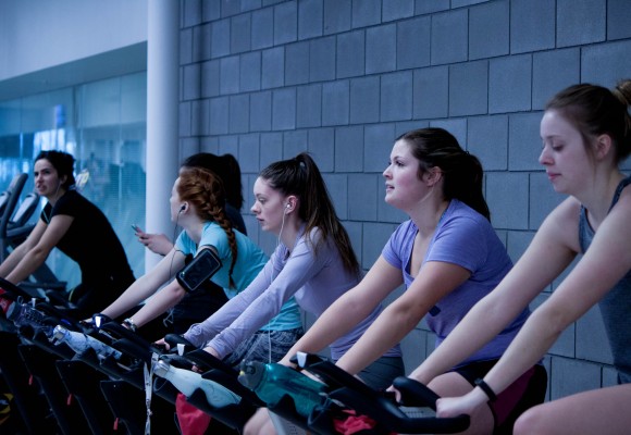 Welche Trainingsprogramme sollte man auf einem Heimtrainer befolgen?