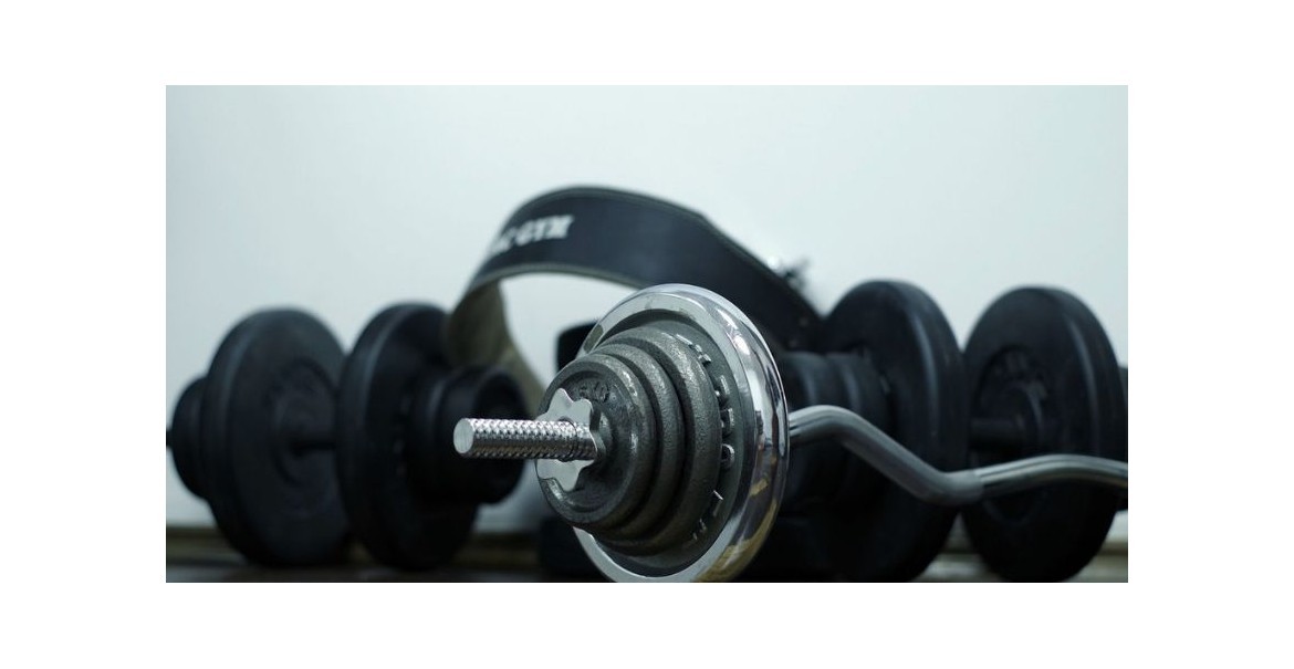 Wie man zu Hause einfach mit Hanteln Krafttraining macht?